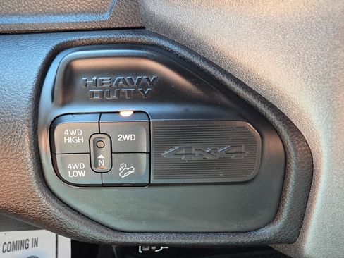 Used 2024 RAM 2500 Tradesman w/ Chrome Appearance Group AWD/4WD image 19