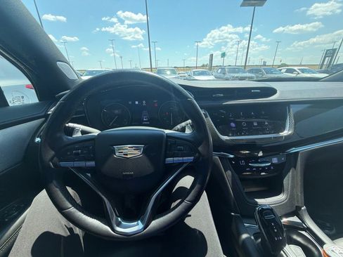 Used 2022 Cadillac XT6 Sport w/ Technology Package AWD/4WD image 11