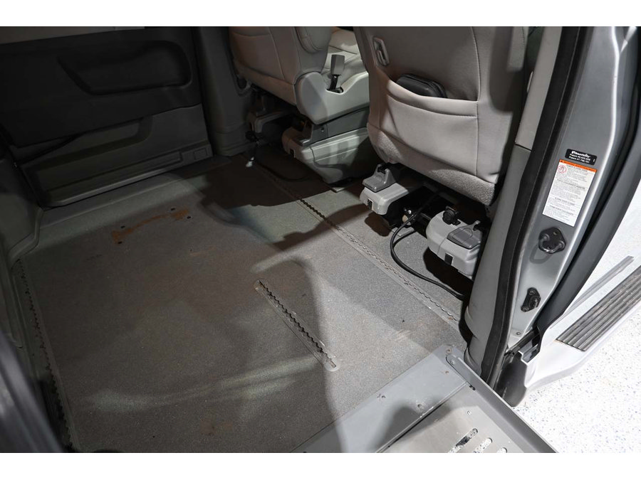 Used 2015 Toyota Sienna XLE w/ XLE Navigation Package FWD image 19
