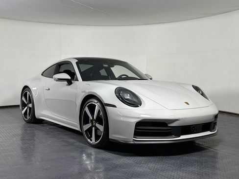 Certified 2025 Porsche 911 Carrera RWD image 9