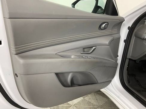 Used 2025 Hyundai Elantra SEL FWD image 13