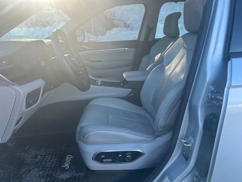 Used 2023 Jeep Grand Cherokee Overland w/ Adv Protech Group III image 10