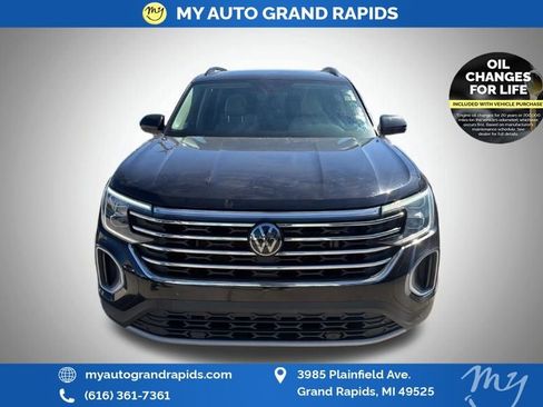 Used 2024 Volkswagen Atlas SE image 2