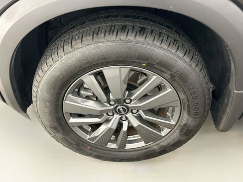 Used 2024 Nissan Pathfinder S image 11