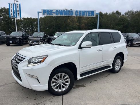 Used 2018 Lexus GX 460 image 2