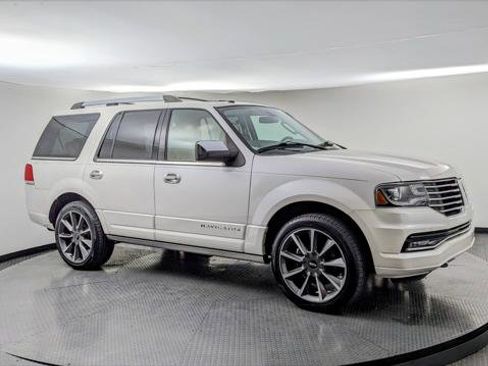 Used 2017 Lincoln Navigator Reserve image 9