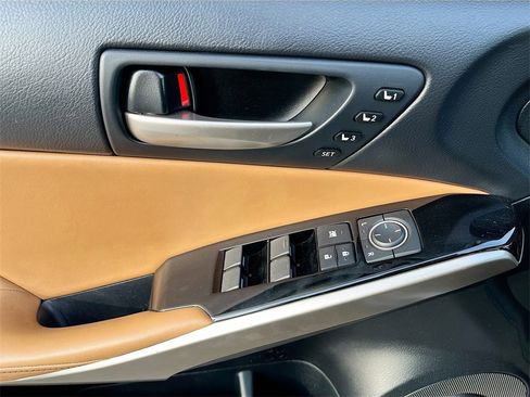 Used 2018 Lexus IS 300 300 w/ Comfort Package image 18