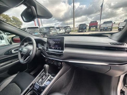 Used 2026 Jeep Compass Latitude AWD/4WD image 28