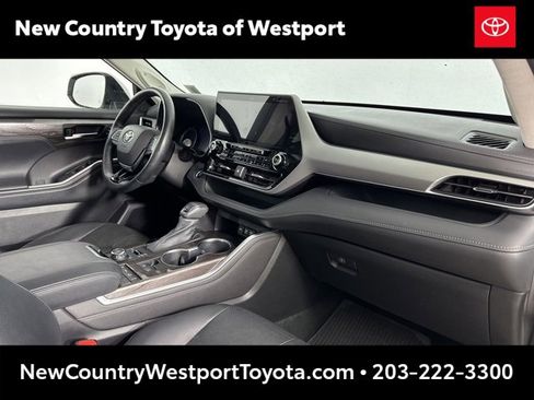 Used 2021 Toyota Highlander Platinum image 25