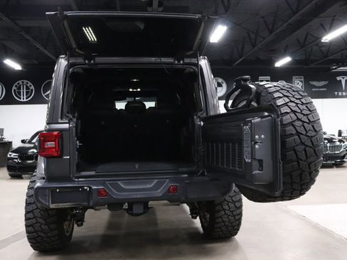Used 2019 Jeep Wrangler Unlimited Sahara image 25