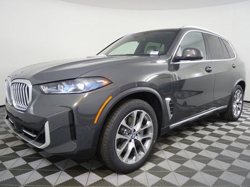 Used 2026 BMW X5 xDrive50e AWD/4WD image 8