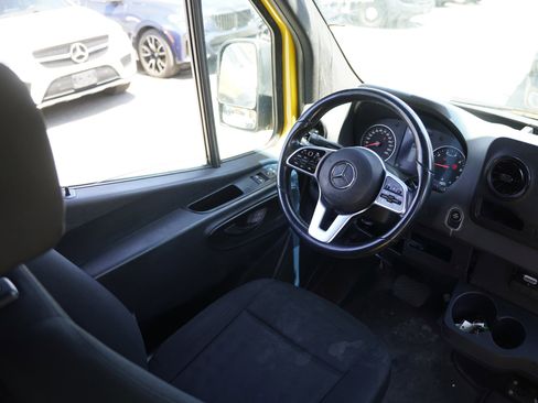 Used 2021 Mercedes-Benz Sprinter 2500 w/ Acoustic Package image 26