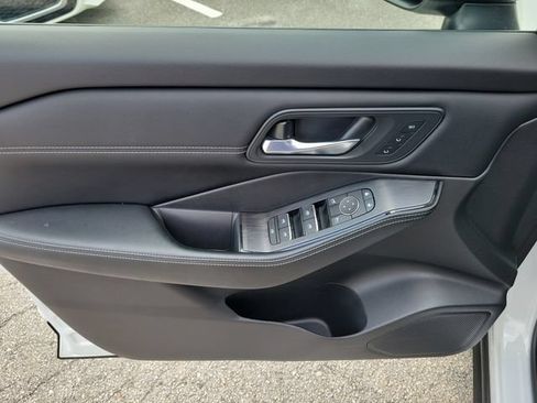 Certified 2025 Nissan Rogue SL w/ SL Premium Package FWD image 19