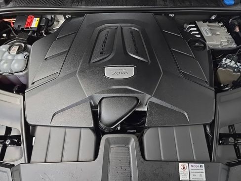 Used 2022 Porsche Cayenne image 13