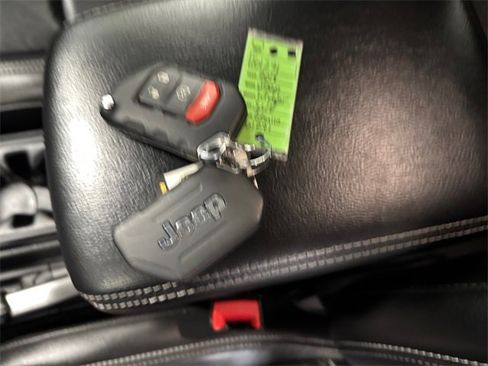 Used 2018 Jeep Wrangler Unlimited Sahara image 26