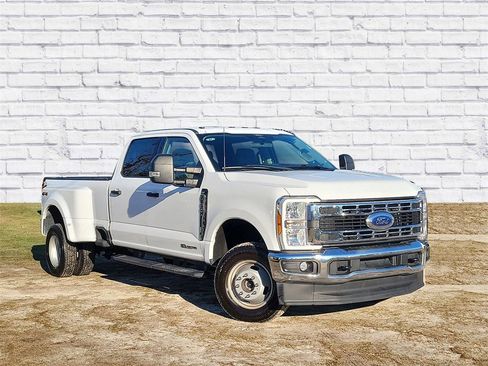 Used 2024 Ford F350 XLT image 1