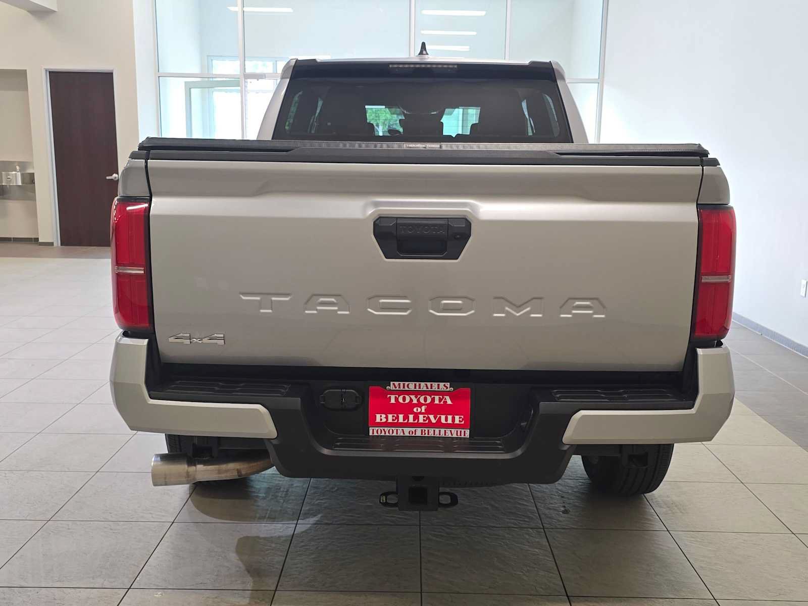 Certified 2025 Toyota Tacoma SR5 AWD/4WD image 5
