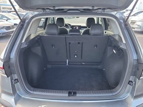 Certified 2025 Volkswagen Taos SE FWD image 11