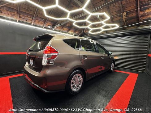Used 2016 Toyota Prius V Three image 3
