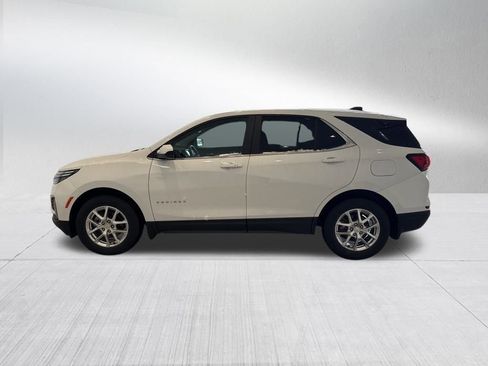 Used 2022 Chevrolet Equinox LT image 2