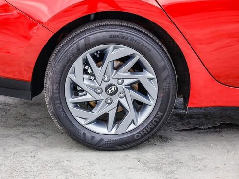 Used 2024 Hyundai Elantra Blue image 12