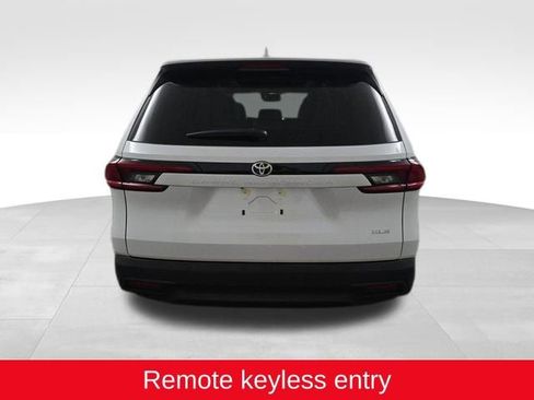 Used 2025 Toyota Grand Highlander FWD image 3