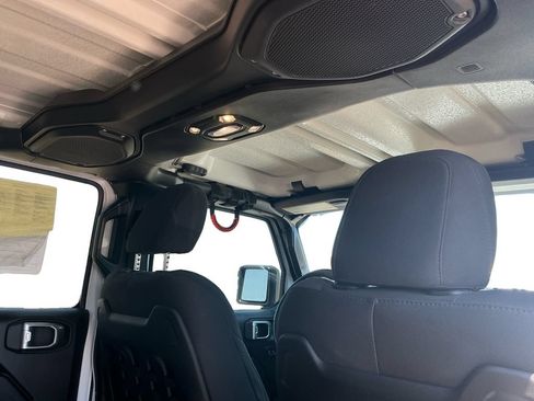 Used 2021 Jeep Gladiator Mojave w/ Cold Weather Group AWD/4WD image 21