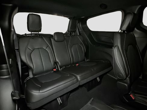 New 2026 Chrysler Pacifica Select AWD/4WD image 30