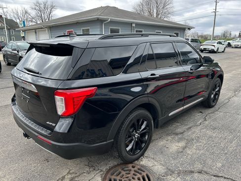 Used 2021 Ford Explorer XLT w/ Equipment Group 202A image 5