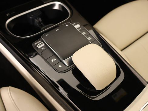 Used 2023 Mercedes-Benz CLA 250 4MATIC image 7
