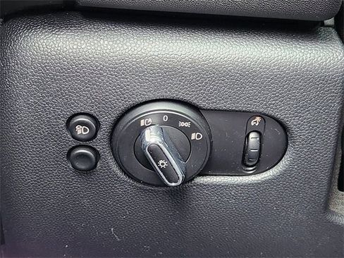 Used 2022 MINI Cooper 2-Door Hardtop image 15