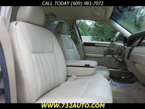 Used 2007 Lincoln Town Car Signature RWD image 7