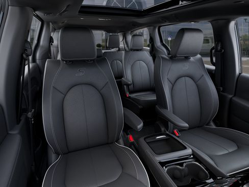 New 2027 Chrysler Pacifica Limited AWD/4WD image 16