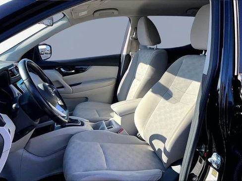 Used 2017 Nissan Rogue Sport SV w/ SV Premium Package image 15