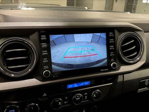 Used 2022 Toyota Tacoma TRD Sport image 14