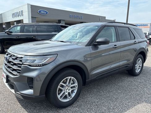 New 2026 Ford Explorer Active AWD/4WD image 4