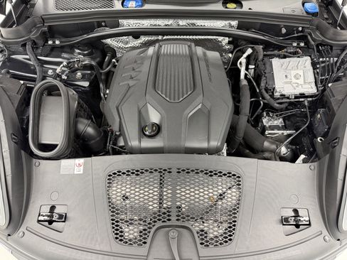 Certified 2025 Porsche Macan image 60