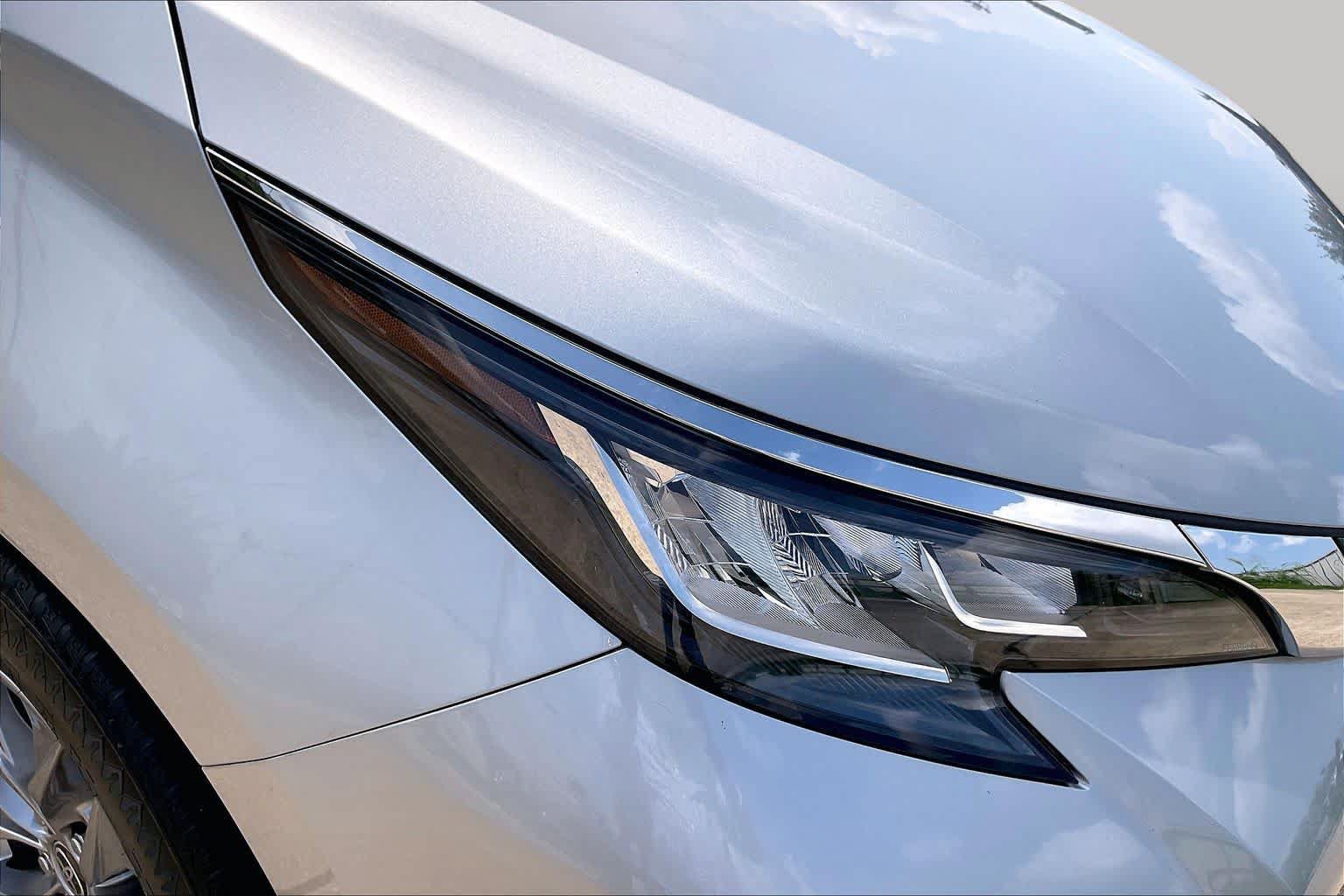 Used 2023 Toyota Sienna XLE FWD image 25