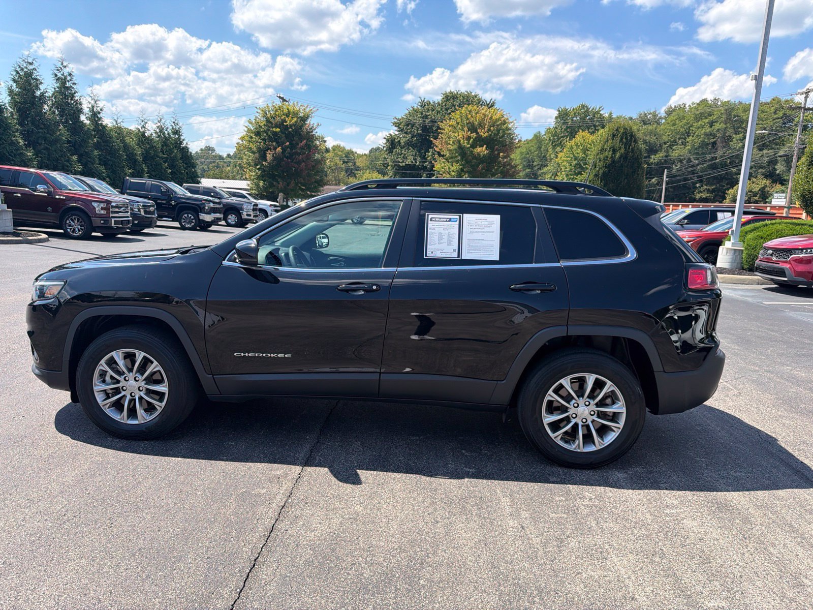 Used 2022 Jeep Cherokee Latitude Lux AWD/4WD image 2