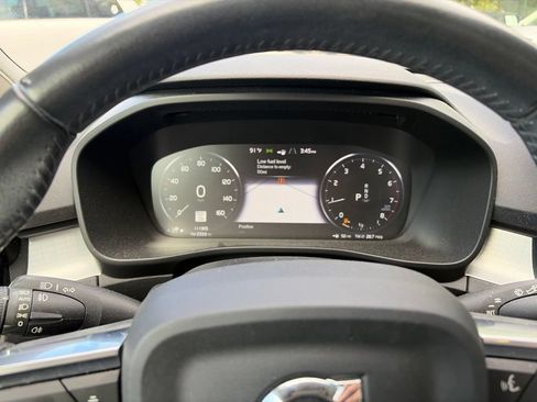 Used 2021 Volvo XC40 T5 Momentum w/ Premium Package AWD/4WD image 5