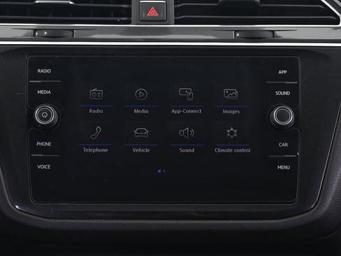 Used 2018 Volkswagen Tiguan SE AWD/4WD image 31
