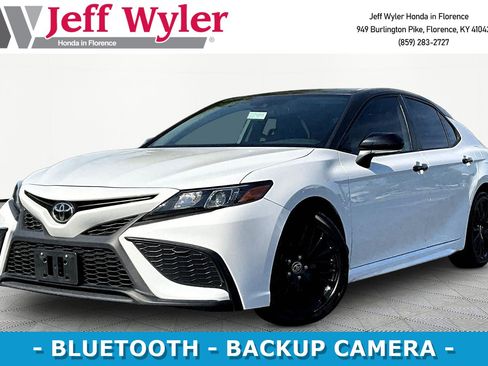 Used 2022 Toyota Camry SE w/ Convenience Package image 1