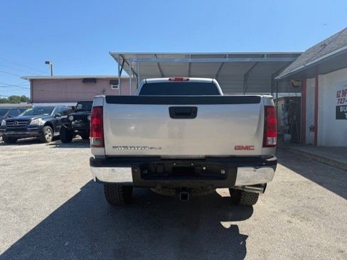 Used 2007 GMC Sierra 2500 SLE w/ Z71 Off-Road Package image 6