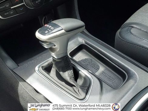Used 2017 Dodge Charger SXT w/ AWD Premium Group image 18