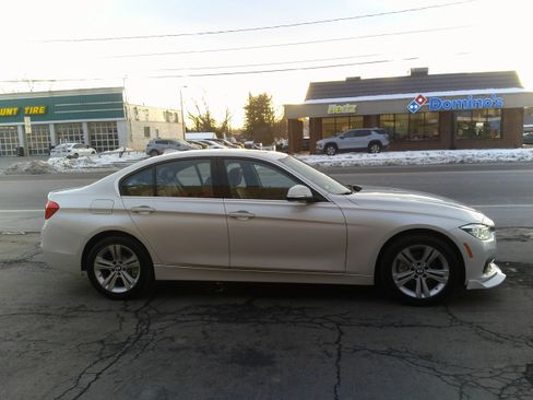 Used 2017 BMW 330i xDrive xDrive image 11