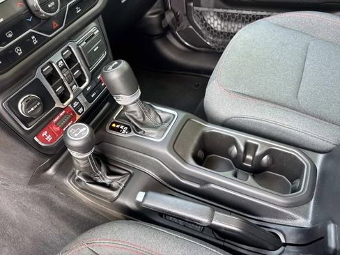 Used 2025 Jeep Wrangler Unlimited Rubicon AWD/4WD image 31