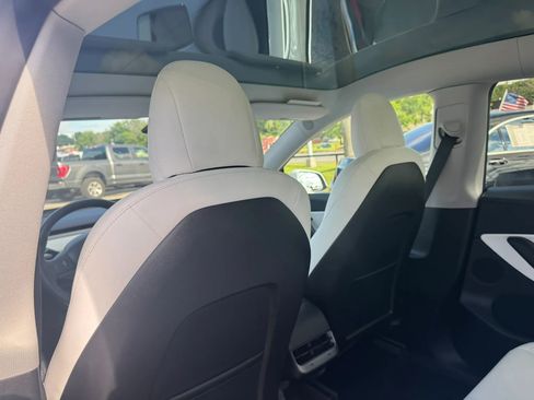 Used 2021 Tesla Model Y Long Range AWD/4WD image 11