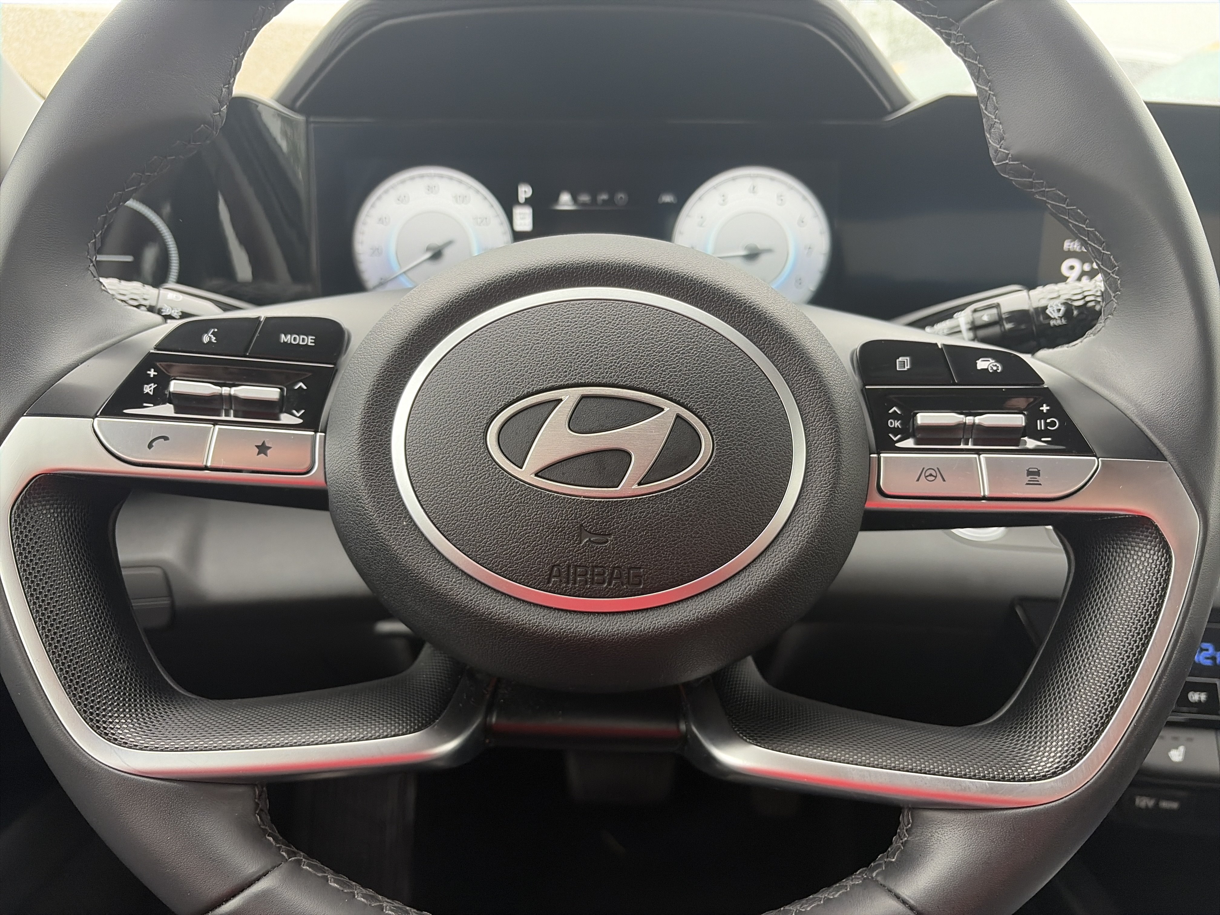 Used 2025 Hyundai Elantra SEL FWD image 19