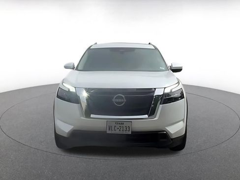Used 2025 Nissan Pathfinder SV FWD image 4