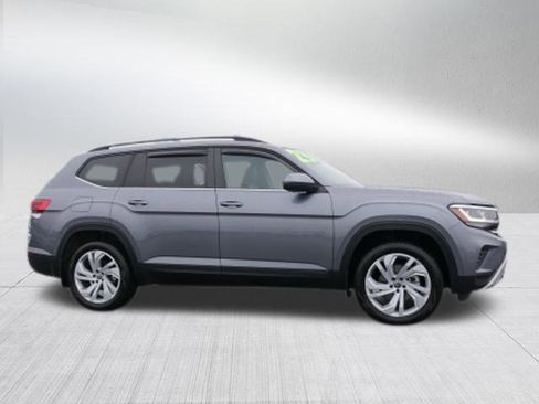 Used 2023 Volkswagen Atlas SE image 2